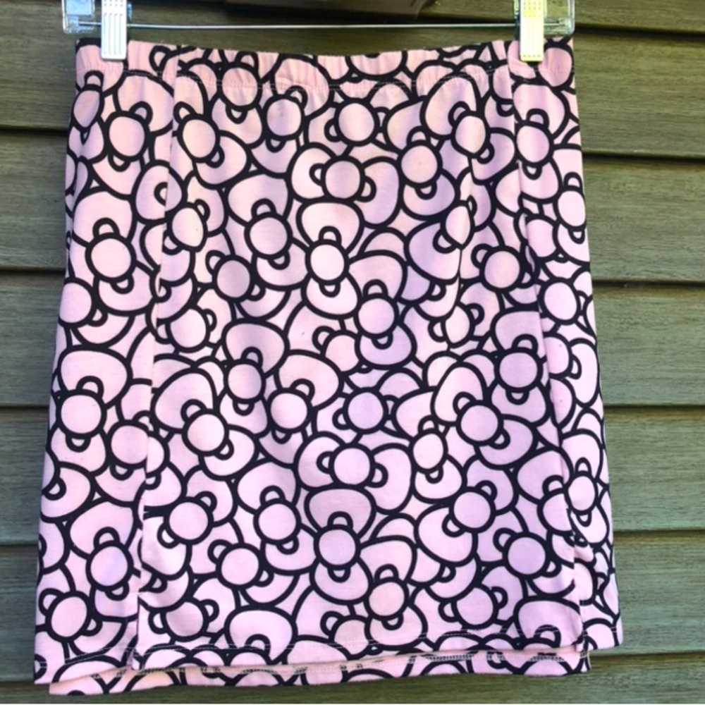 Hello Kitty 🌸🐱 Skirt XL super fun and relaxing very comfortable and enjoyable!